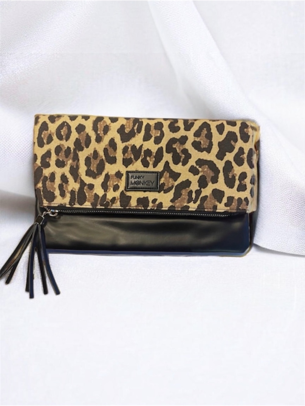 Gorgeous Clutch With Versatility Leopard Print Baggu